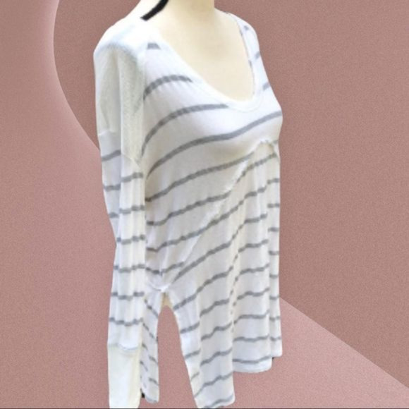 Anthropologie Blu Pepper Long Sleeve V-neck Top with Raw Asymmetrical‎ Hem - Picture 1 of 9